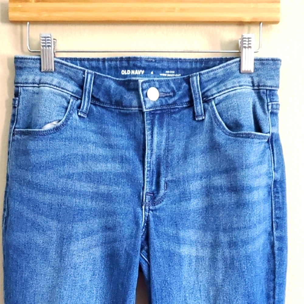Old Navy Women's Classic Denim Mid Rise Voot Cut Jeans
